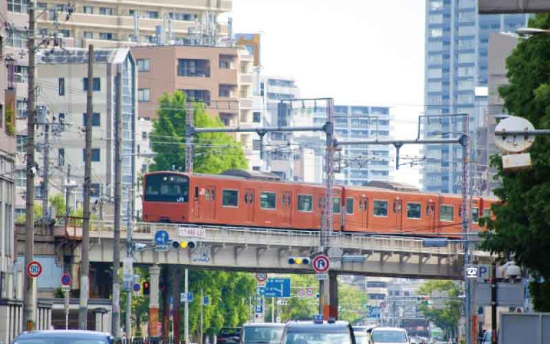 車や電車の路線沿いにお住いの人に！今すぐ出来る騒音対策とは？！