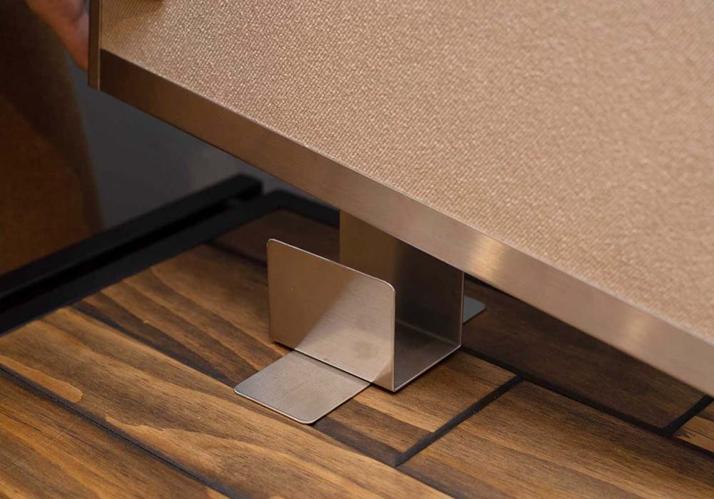 ご希望の場合は自立用の脚もご購入可能