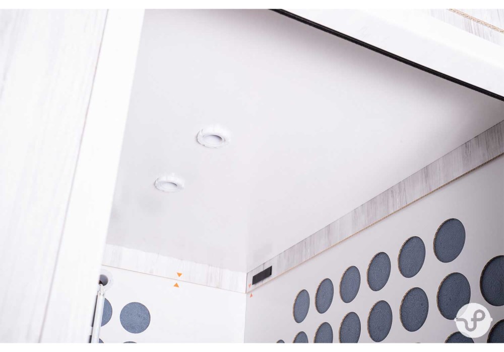 上部には換気口を用意。ボックス内の空気環境を整える