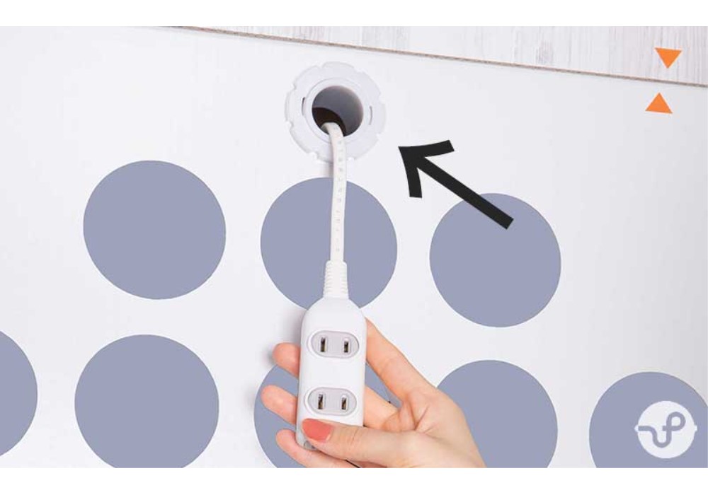 上部と下部には配線穴を設置