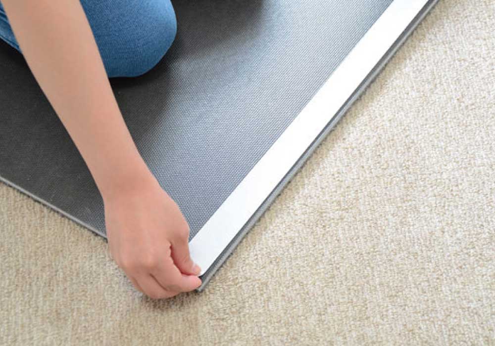 吸着カーペットテープ