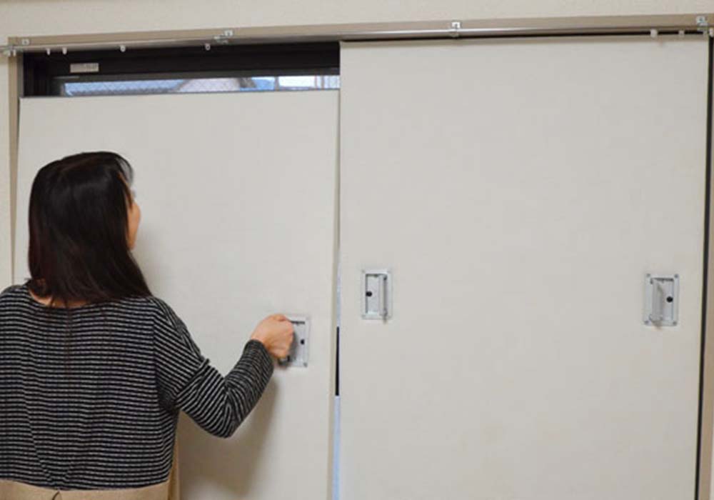 窓用ワンタッチ防音ボード