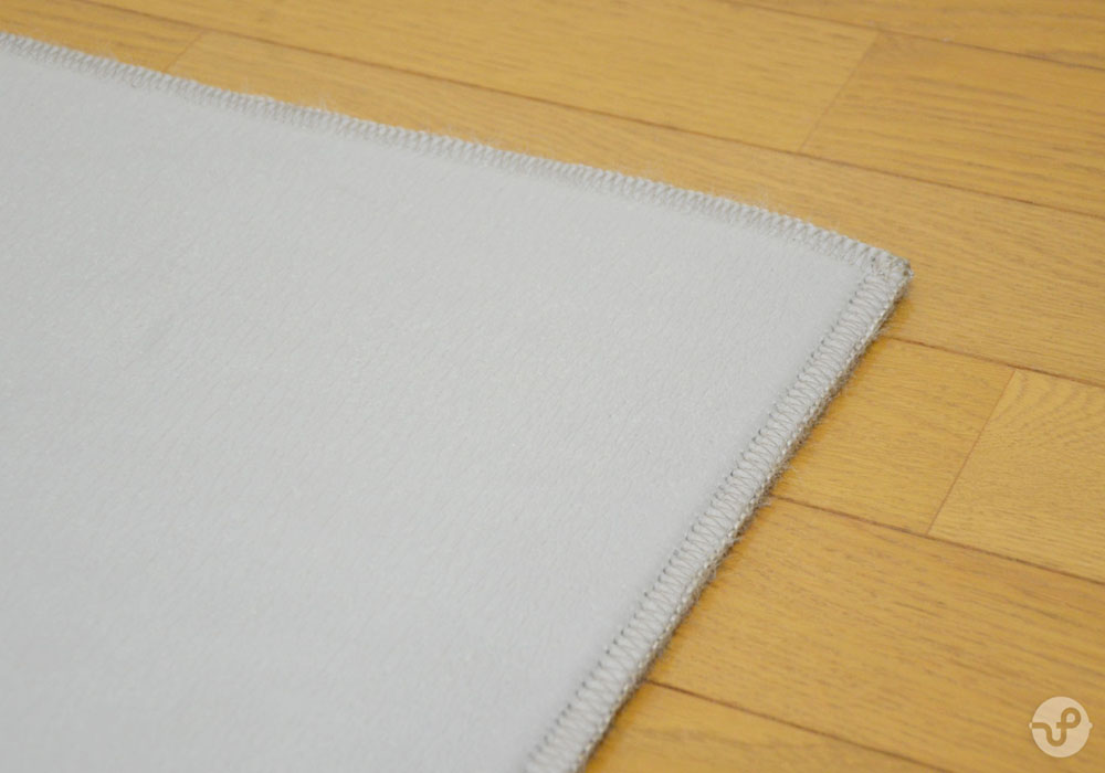 そのまま敷いても滑りにくい