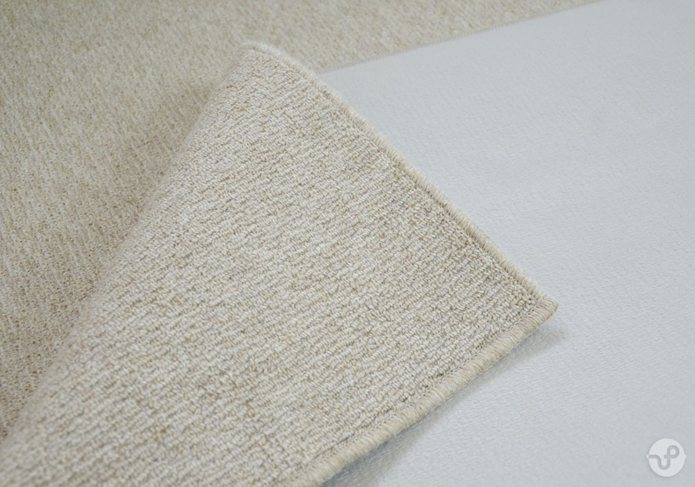 とっても軽いので設置も楽々