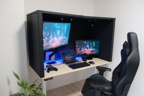 デスク周りを防音ブースで囲う