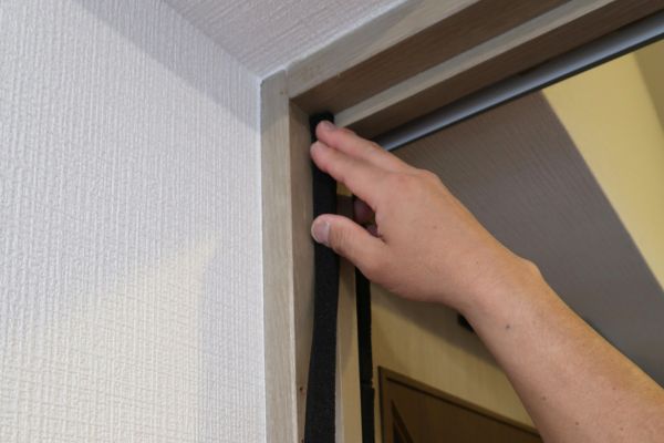 隙間テープを設置する