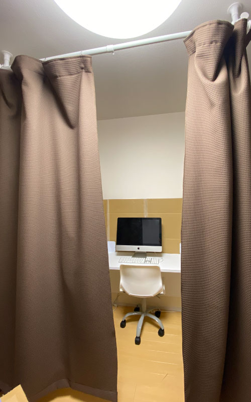 カーテンでテレワークスペースをつくる